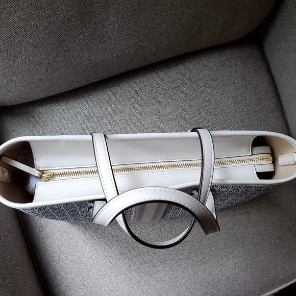 Tory Burch Gemini Link Coated Canvas Small Tote in New Ivory - Picture 3 of 15